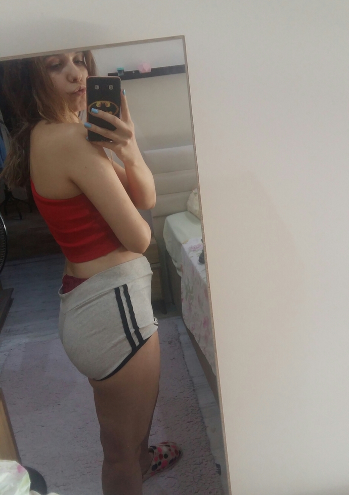 Kadınlara mini elbise mi yoksa ceket, pantolon tarzı kombinler mi yakışır💃💄👠💜?