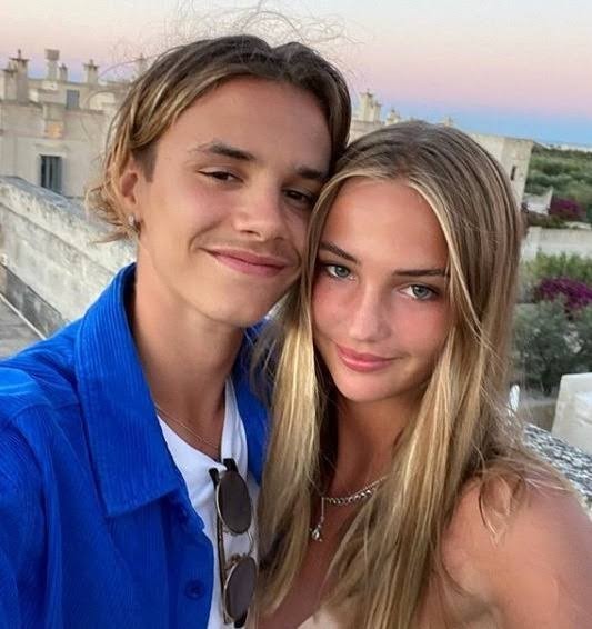Romeo Beckham ve sevgilisi Mia Regan size de David- Victoria Beckham’ın gençliğini anımsatmadı mı?