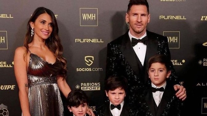 Leo Messi, fotoğraf çekimi için eşini gönderen direktörlere "onun yeri benim yanım" diyerek postayı koyuyor. Bu adamın kusuru var mı?