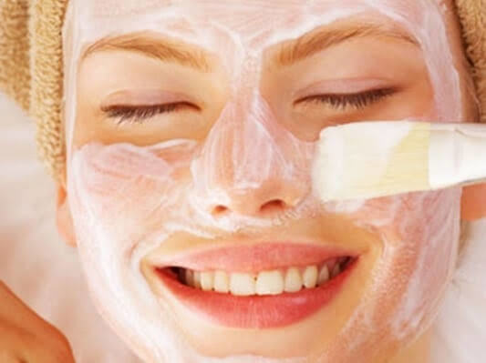 Evde cildinize uyguladığınız doğal yüz maskeleri var mı?