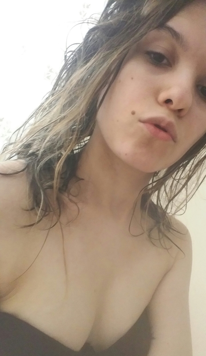 Erkekler, Sizce size bir soru göğüslerime estetik gerekiyor mu böyle ideal iyi mi?