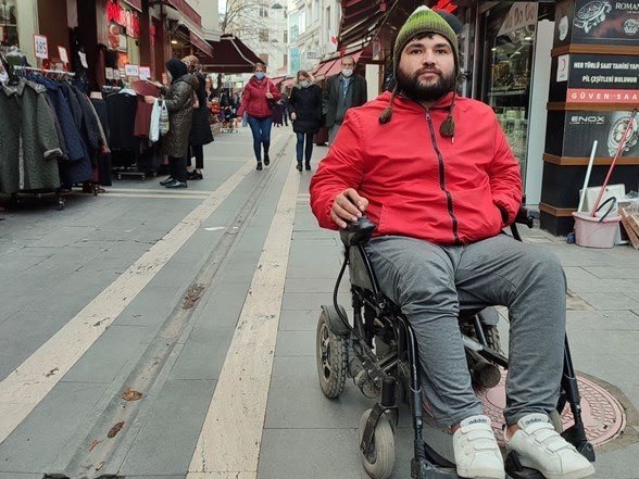 Göbeğindeki sivilceyi sıkan vatandaş omurilik felci geçirdi! Vücudunuzdaki sivilceleri sıkarak patlatır mısınız?