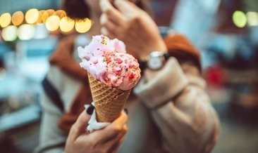 Çikolatalı dondurma mı meyveli dondurma mı?