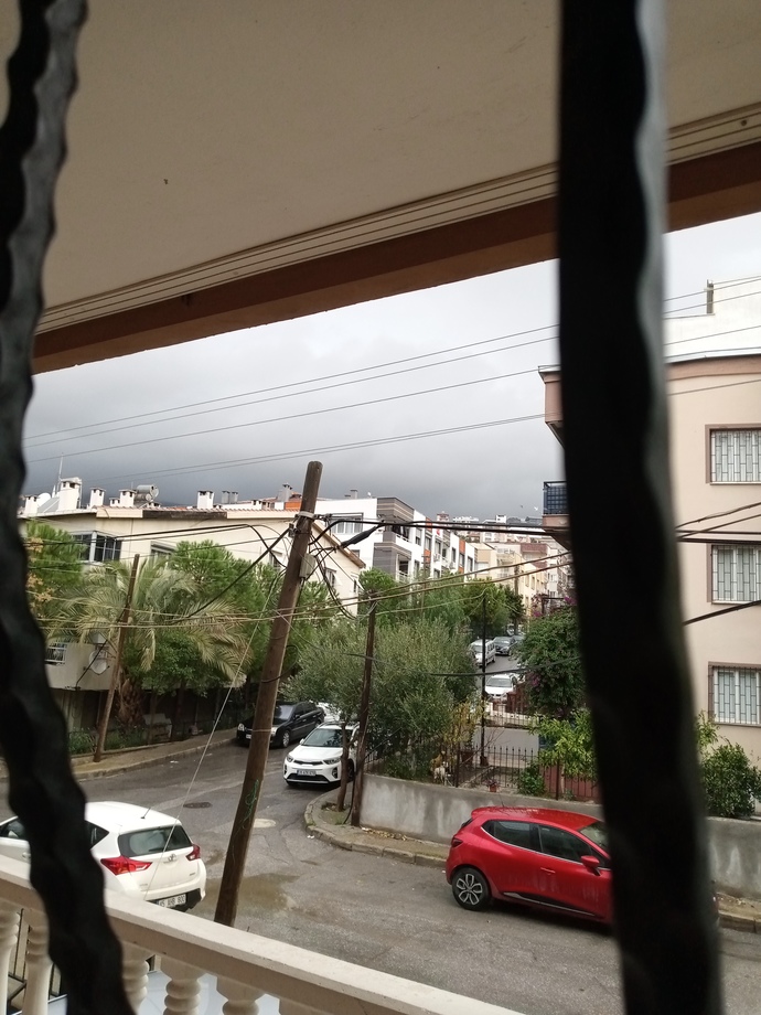 Kasvetli, yağmurlu bir İzmir sabahından günaydın. Sizin orada havalar nasıl?