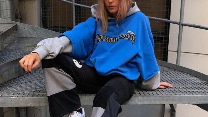 Sweatshirt üstüne tişört nasıl duruyor sizce?