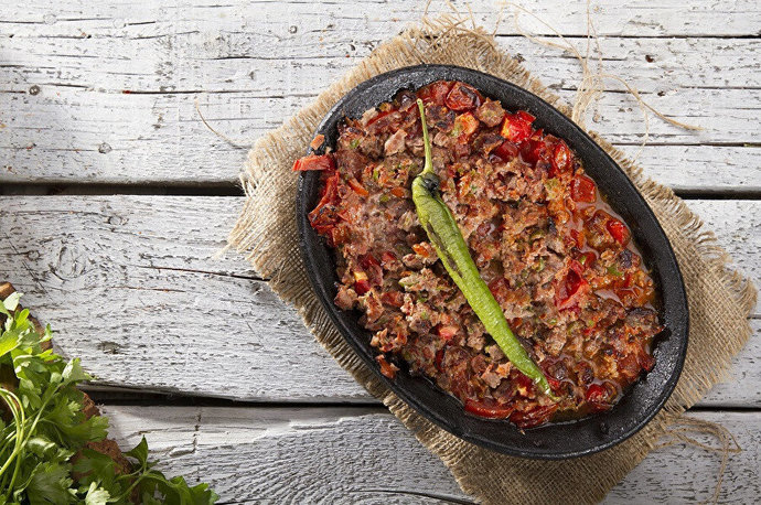 Sac kavurmanın yanına hangi meze gider?