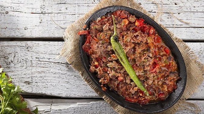 Sac kavurmanın yanına hangi meze gider?
