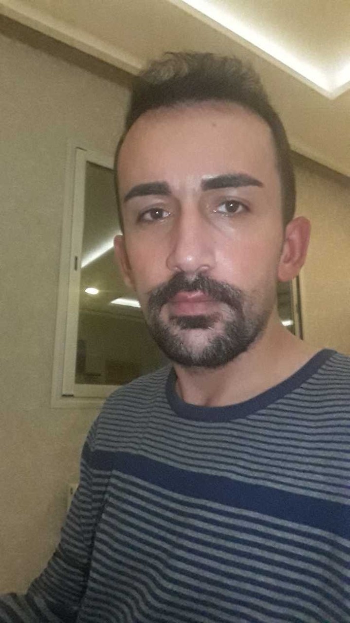 Sizce açıklamaya yazdığım şekilde bir sakal bıraksam yakışır mı , yoksa top sakal daha mı çok yakışıyor?