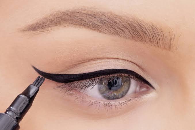 Eyeliner çekme konusunda kendinize 10 üzerinden kaç puan verirsiniz?