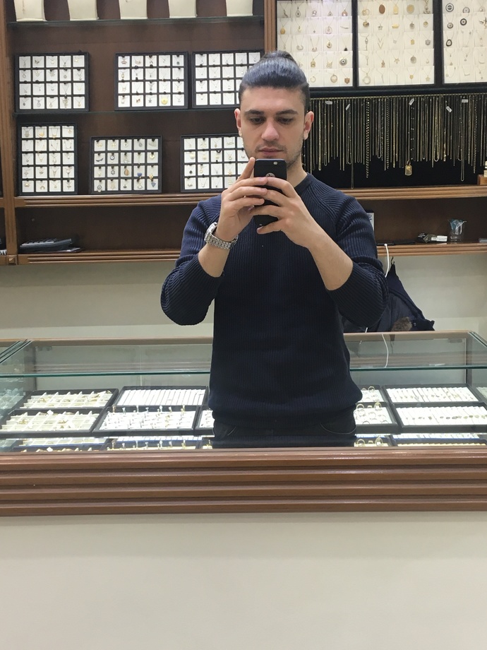 Uzun zamandır ilgilendiğim bir kız var benim gözümde baya güzel bir kız çok hoşuma gidiyor ama konuşamıyorum tipimden dolayı?