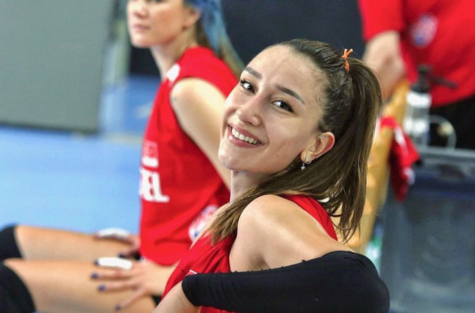 2021 yılının en çok sevilen voleybolcusu sizce hangisiydi?
