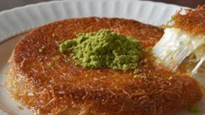 Fıstıklı künefe mi yoksa fırında sütlaç mı?