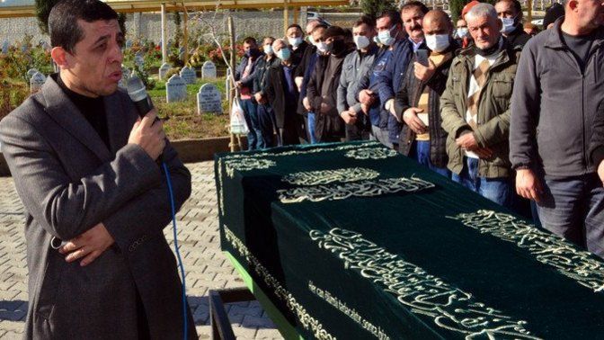 Başı kesilerek öldürülen gencin babası, "Konakladığı eller, emin ellerdi." diyerek yurdu savundu. Ne düşünüyorsunuz?