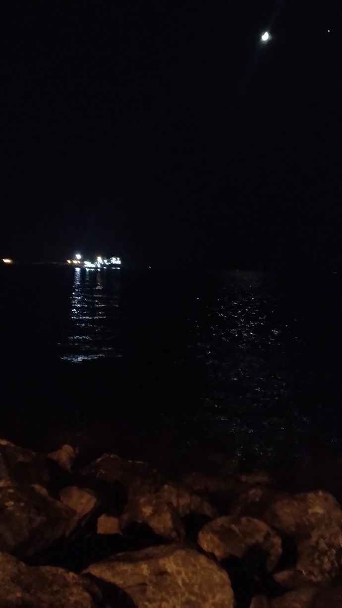 Sahilde otururken yakınıma bir bey geldi, sonra?