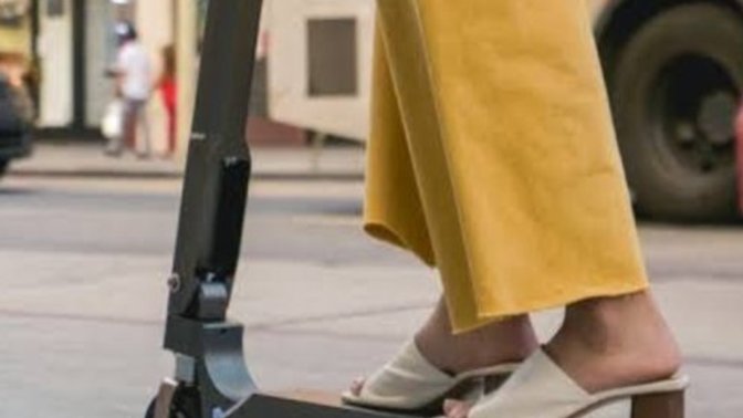 Elektrikli scooterlar sinirlerimi bozuyor. Siz ne düşünüyorsunuz, elektrikli scooter kullanılmalı mı?