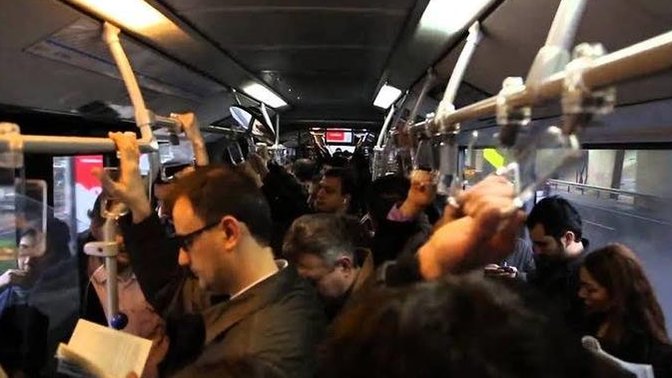 Şehiriçi yolculuk yaparken , illa boş koltuk arar mısınız?