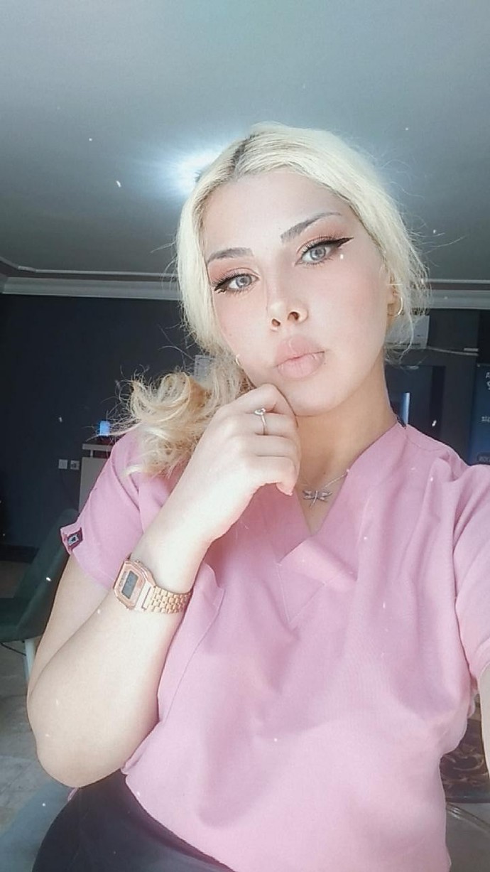 Sarı saç mı siyah saç mı sizce?