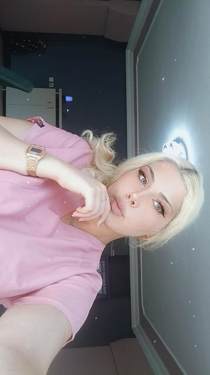 Sarı saç mı siyah saç mı sizce?