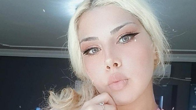 Sarı saç mı siyah saç mı sizce?