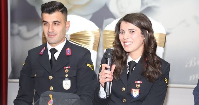 Yeni karara göre subay ve astsubay adayları sevgilileriyle yaşayamayacak! Sizce de bu kadarı fazla değil mi?