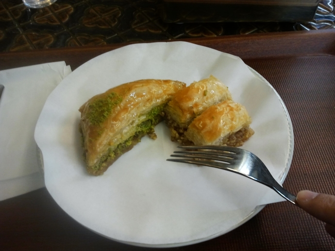 Baklava elle mi yenir? Yoksa çatalla mı?
