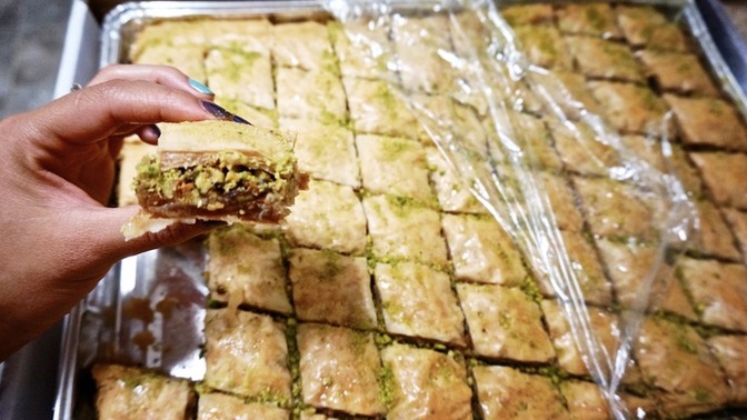 Baklava elle mi yenir yoksa çatalla mı?