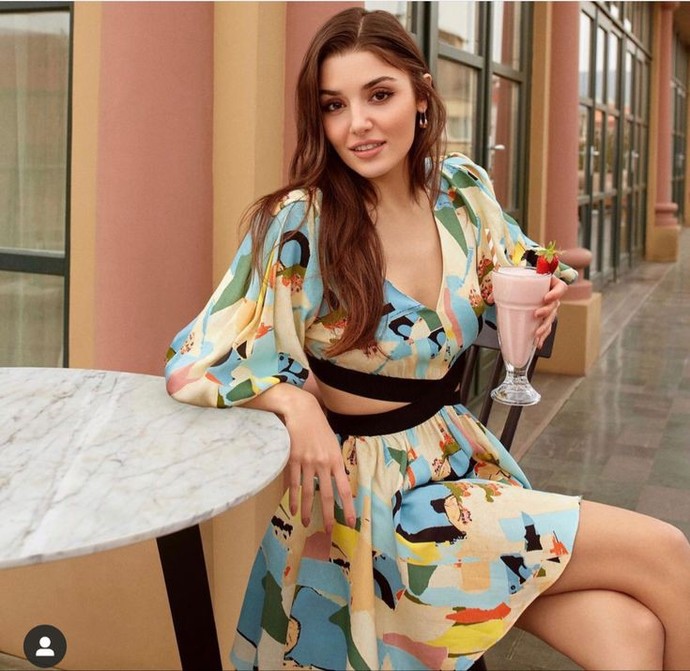 Hande Erçel 💙