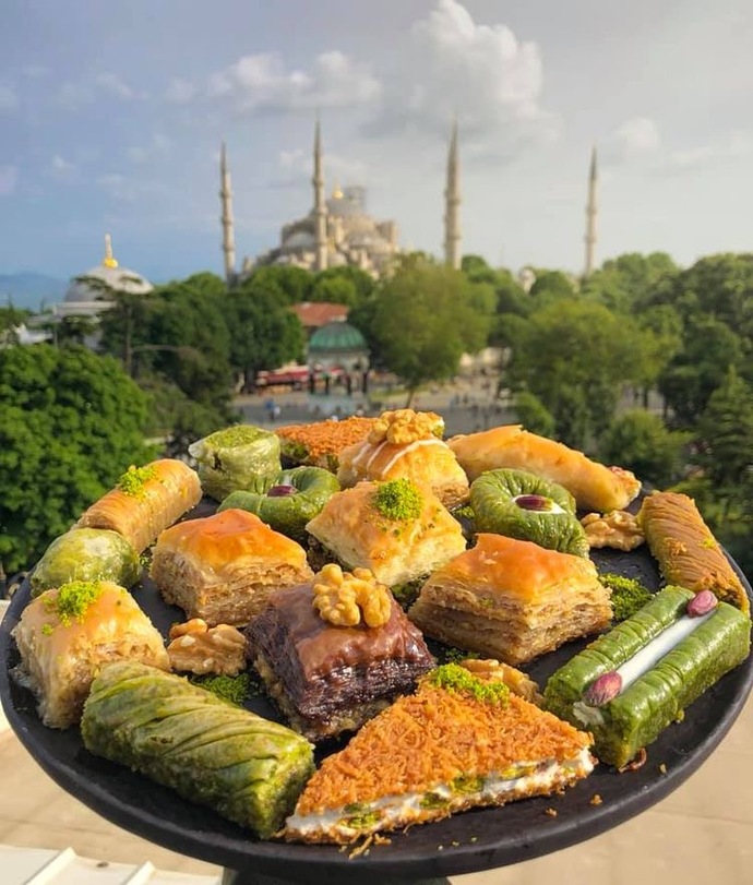 Şerbetli tatlıların yıldızı: Baklava! Peki size göre baklava fıstıklı mı, yoksa cevizli mi daha lezzetli?