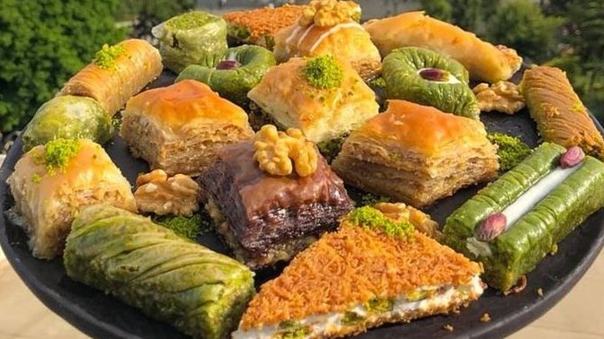 Şerbetli tatlıların yıldızı: Baklava! Peki size göre baklava fıstıklı mı, yoksa cevizli mi daha lezzetli?