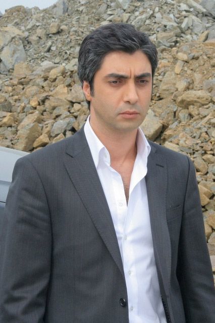Kızlar, Necati şaşmaz mı Kenan imirzalığlu mu yoksa Tilki andrei mi?