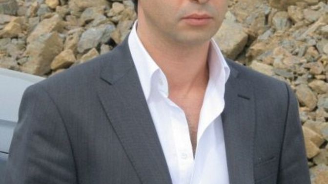 Kızlar, Necati şaşmaz mı Kenan imirzalığlu mu yoksa Tilki andrei mi?