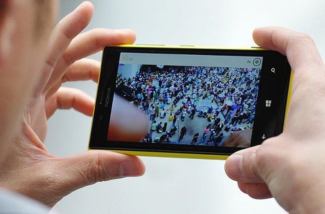 Yemek yerken internetten video izler misiniz?