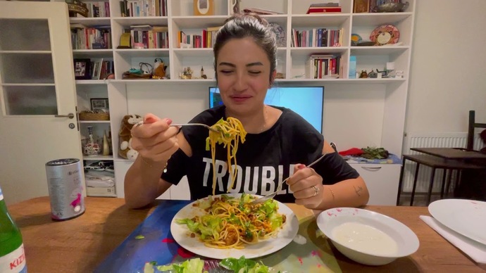Aşçı Cem ve Özge çiftinin yemek videolarını beğeniyor musunuz?