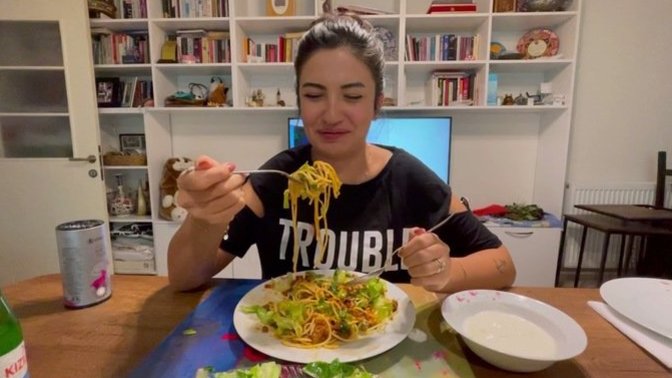 Aşçı Cem ve Özge çiftinin yemek videolarını beğeniyor musunuz?
