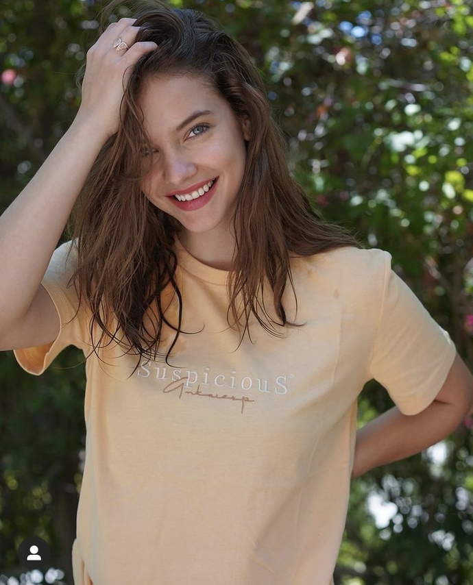 Barbara Palvin mi? yoksa Amanda Cerny mi? hangisi daha güzel?
