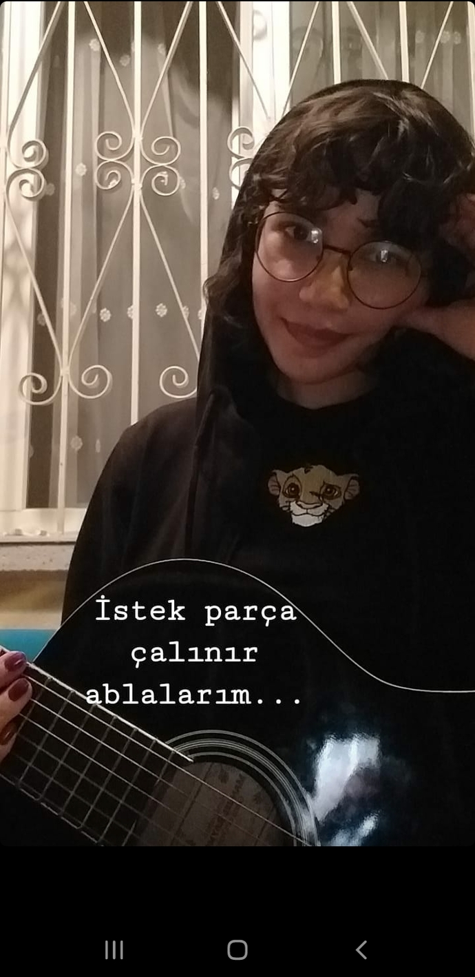 Çok sinirliymişim, insanlar benden korkuyormuş. Yüz hatlarım yumuşak sanıyordum hep yoksa değil mi?