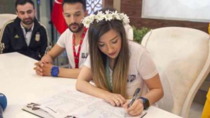 Düğünlere eşofmanla gitmeye cesaretiniz var mı?