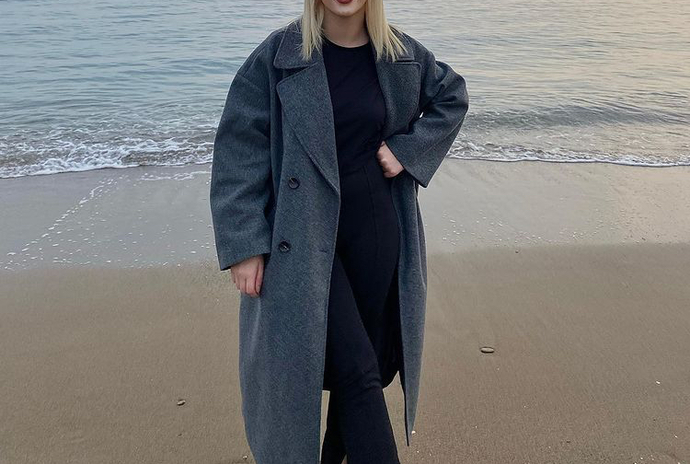 İri kabanlar. Siyah, gri, bej, füme, krem renklerde olabilir.