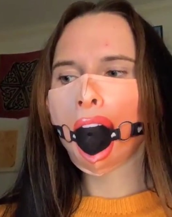 Hala maske takıyor musunuz?