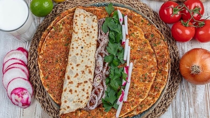 Pide mi lahmacun mu deseler hangisini seçersin?