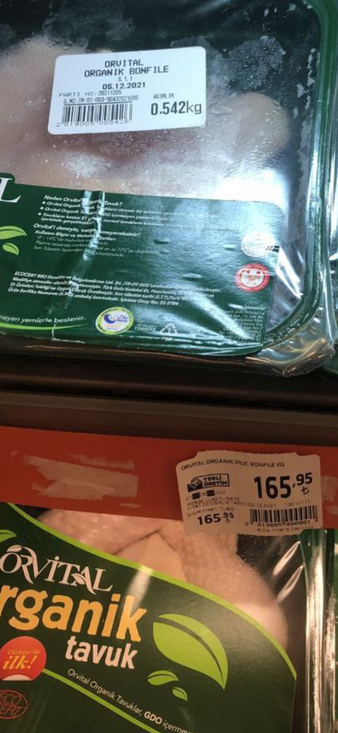 Bir paket tavuk göğsü 50 lira olmuş. Bu millet taş mı yiyecek?