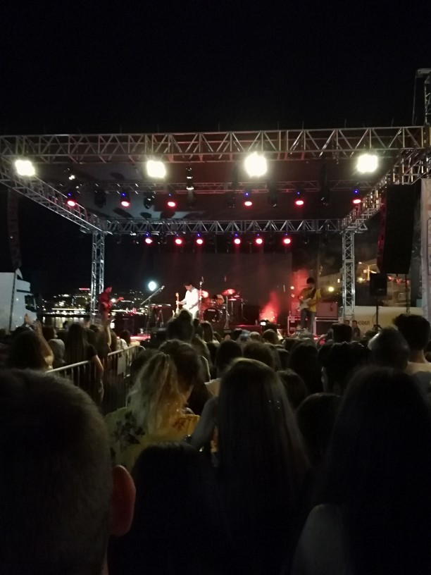 Açık hava konserini mi yoksa kapalı mekan konserini mi seversiniz?