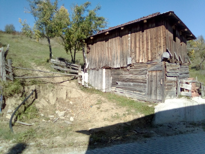 bizi tarlamıza geçemesinler diye kasıtlı olarak kazmışlar burasını