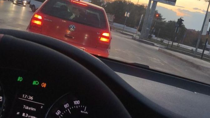 Beyler neden sürekli arabanın içinde story atar?