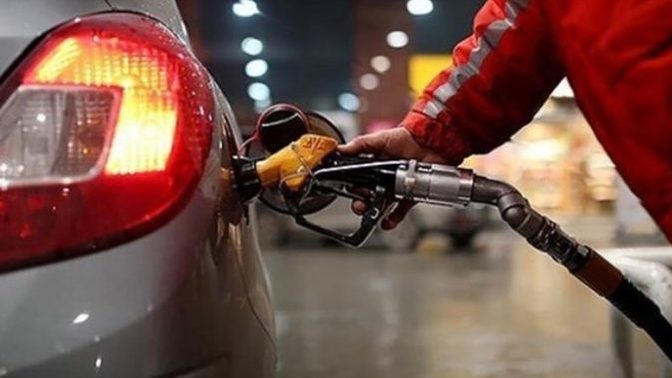 Yakıta zam geldiği anda vakit kaybetmeden yeni bir zam daha! Son günlerde pompacıyla akraba olduğunuzu hissediyor musunuz?