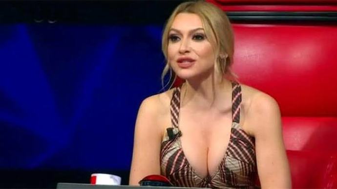 Sizce göğüs dekoltesi itici mi yoksa çekici mi?