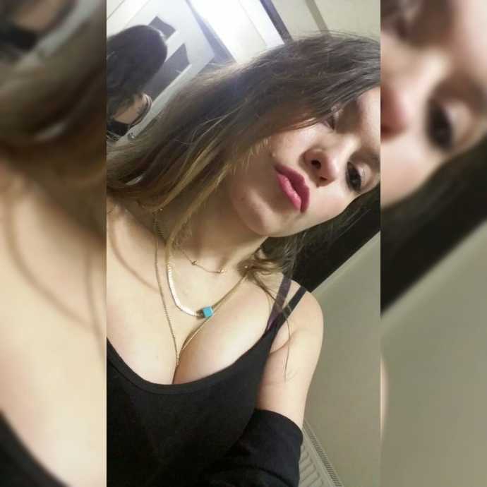 Sizce göğüs dekoltesi itici mi yoksa çekici mi?