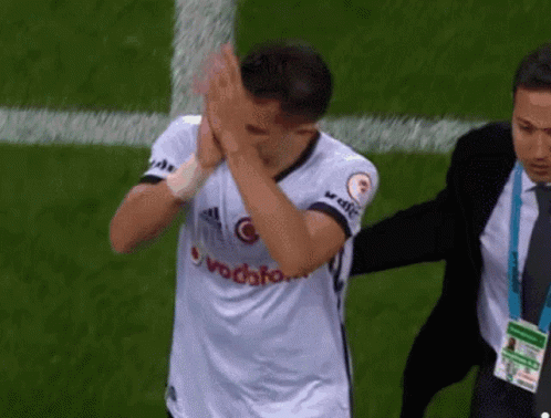 Sizce Beşiktaşa gelmiş en iyi yabancı futbolcu kimdi?