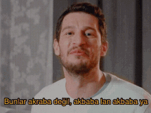 Sizin de bütün aileyi dolandıran bir amcanız var mı? Yoksa o kişi babanız mı?