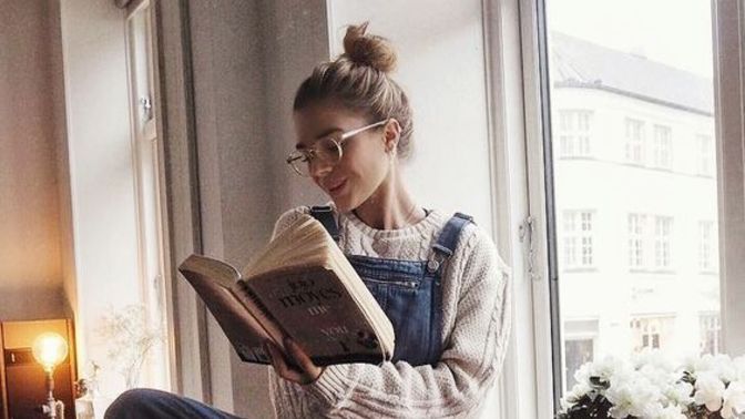 Sürekli kütüphanelerden story atan insanların derdi "bakın ben kültürlüyüm" demek mi?